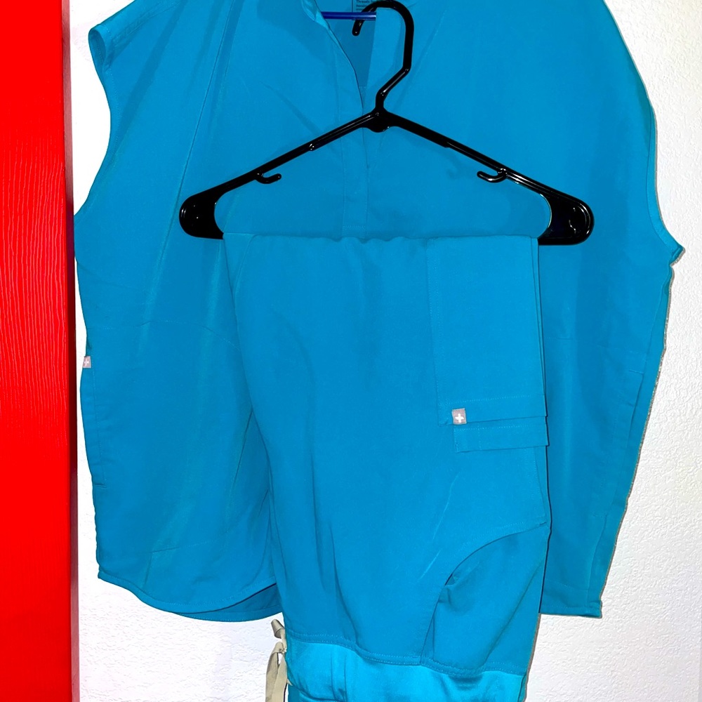 FIGS, XL Kade Cargo bottoms, limited edition